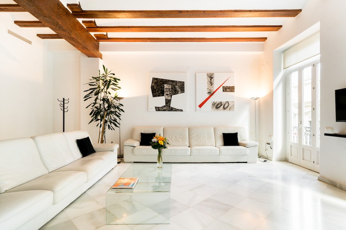 HOME IN VALENCIA AT PLAZA DE LA REINA-CATEDRAL gallery image 3