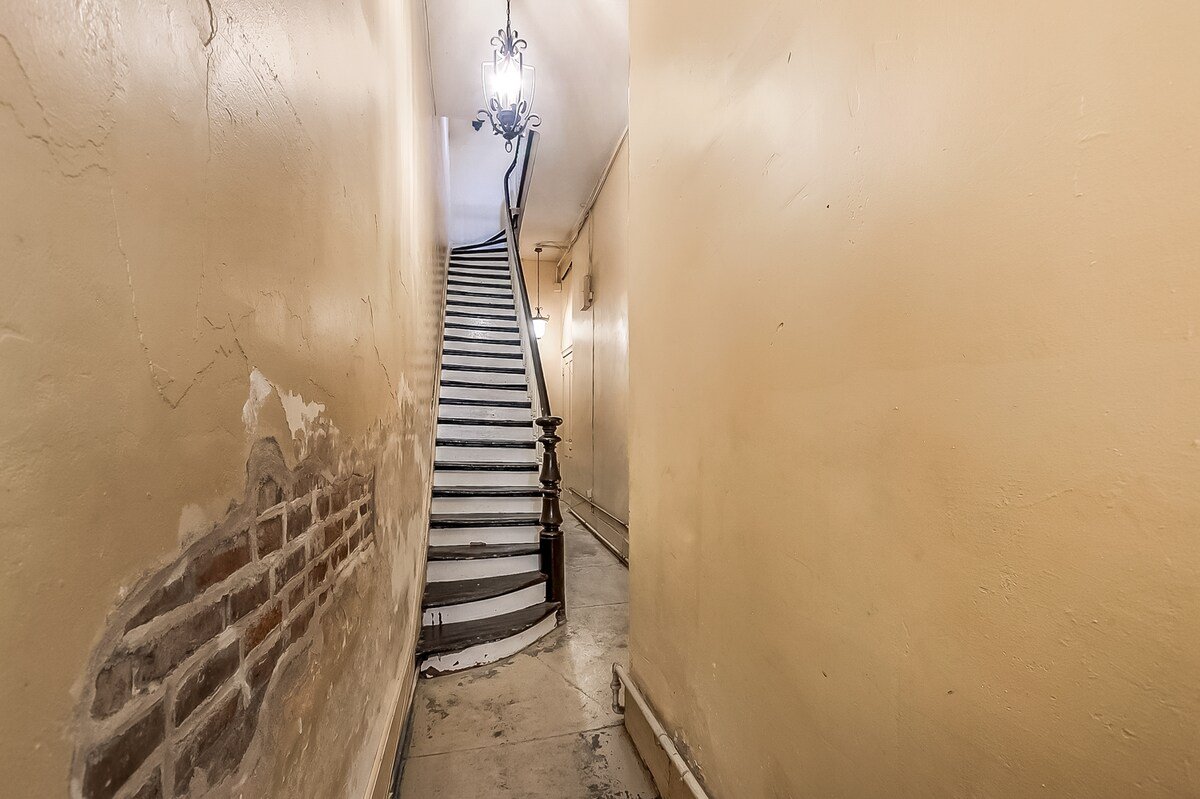 Casabianca: Elegant Flat in Historic Magazine Row gallery image 3