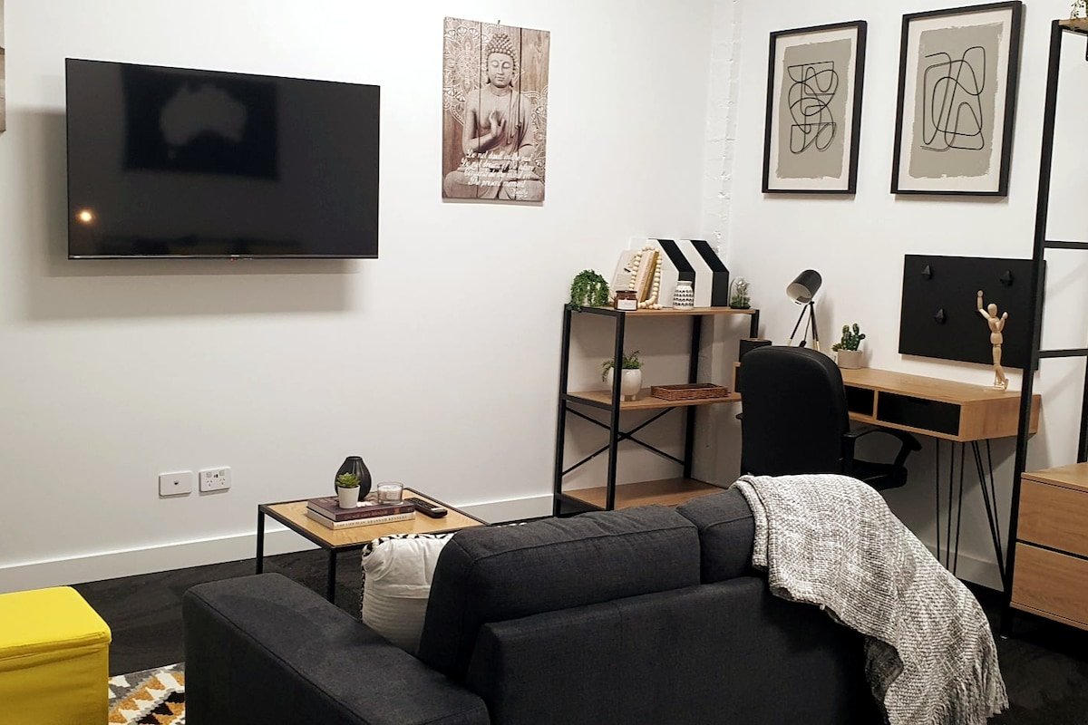 Whole Deluxe Studio Complex – Not Shared gallery image 2