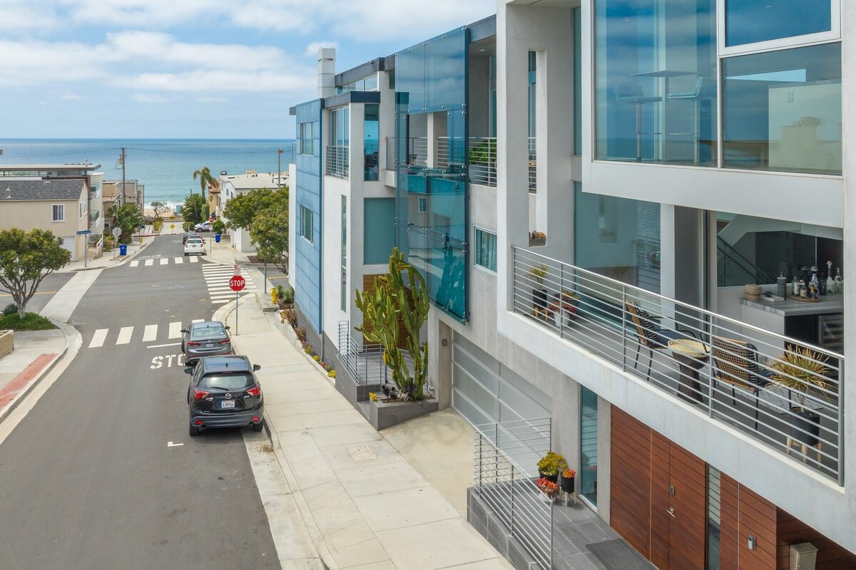 〰The Blue Wave〰 3 blocks from Manhattan Beach Pier gallery image 4