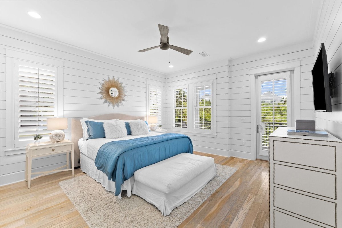 Stunning Watercolor Home Close to Beach or Seaside gallery image 2