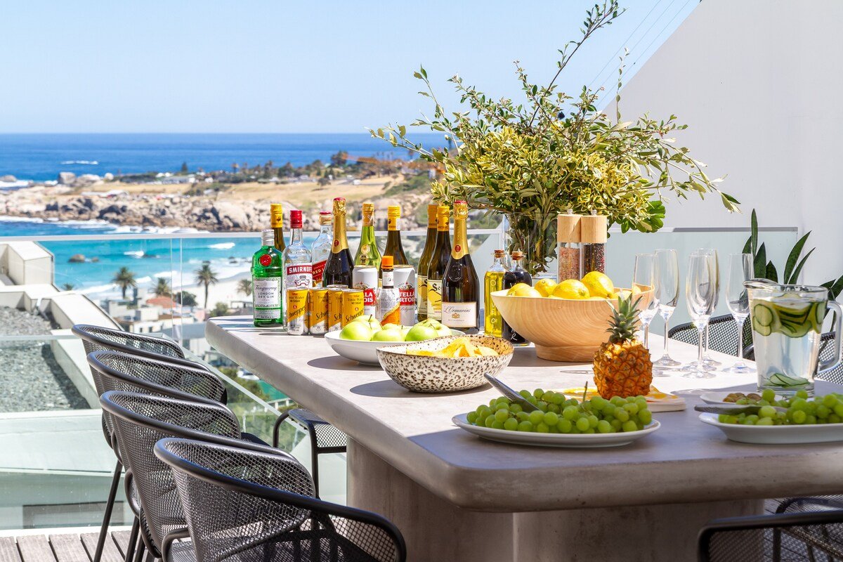 Large Lux Villa, Spectacular Views, Prime location gallery image 4