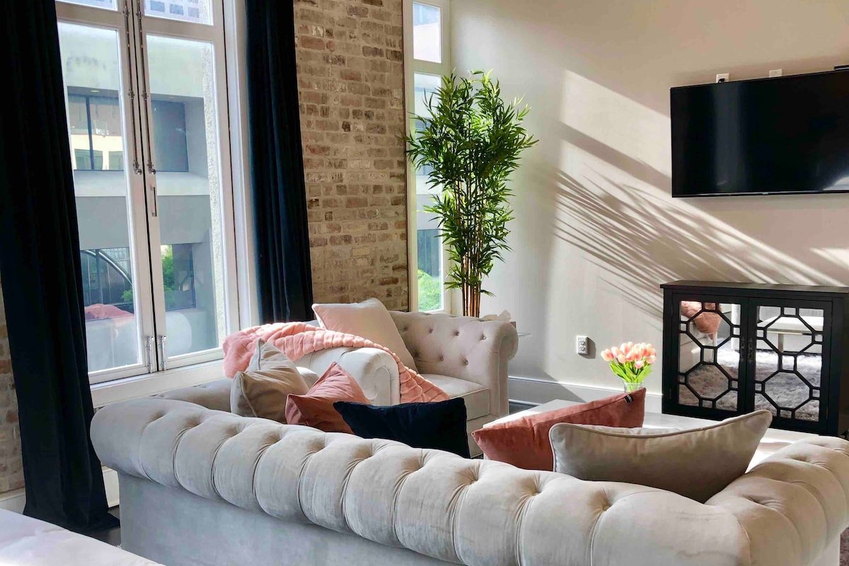 TWO Connecting Condos! 5 King beds! 4 Bdrm/4 Bath! gallery image 5