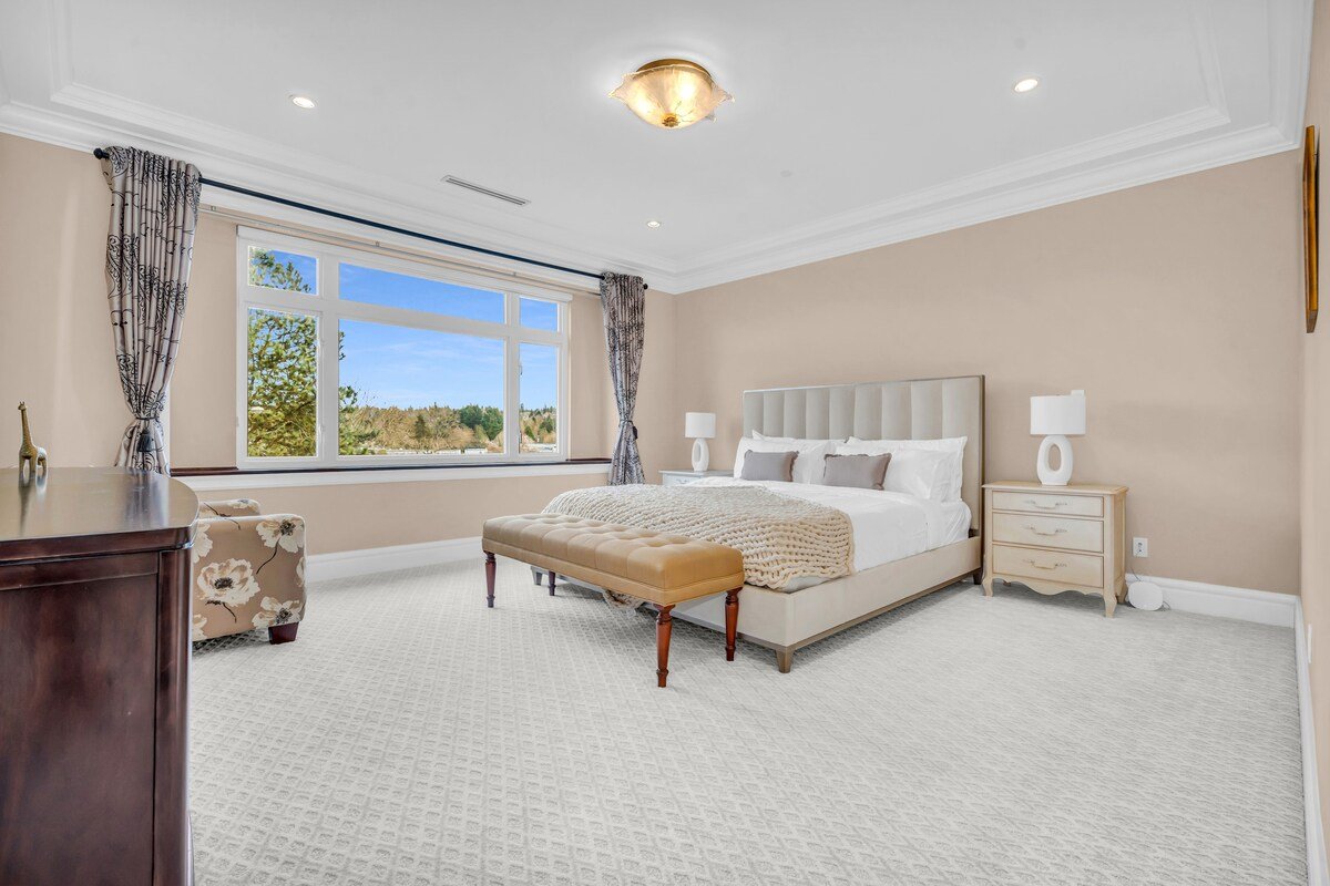 Spacious Luxurious Retreat – 9min from Downtown gallery image 5