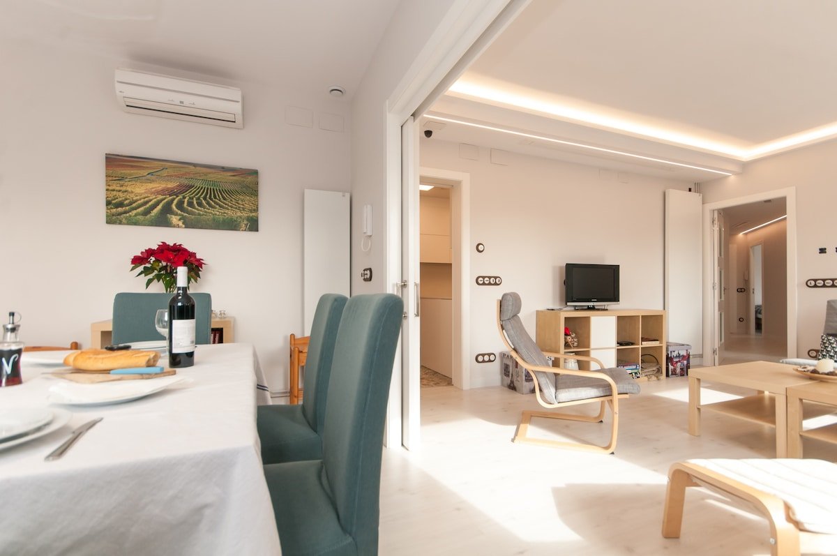 Great flat. Feel as at home in center Barcelona. gallery image 3