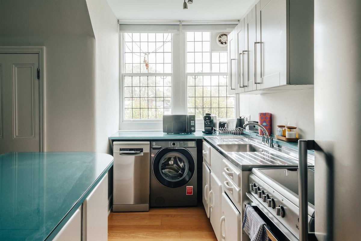 The Brontë Residence: 4BR Penthouse Knightsbridge gallery image 5