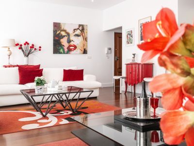 Rouge – Spacious 3 Bed 3 Bath in Chiado, Lisbon