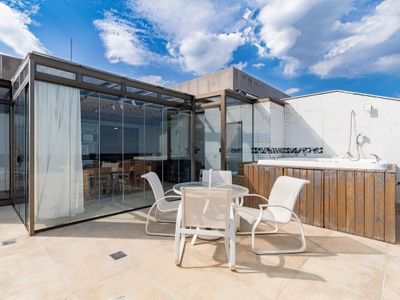Oceanfront Penthouse with Hot Tub and Suites