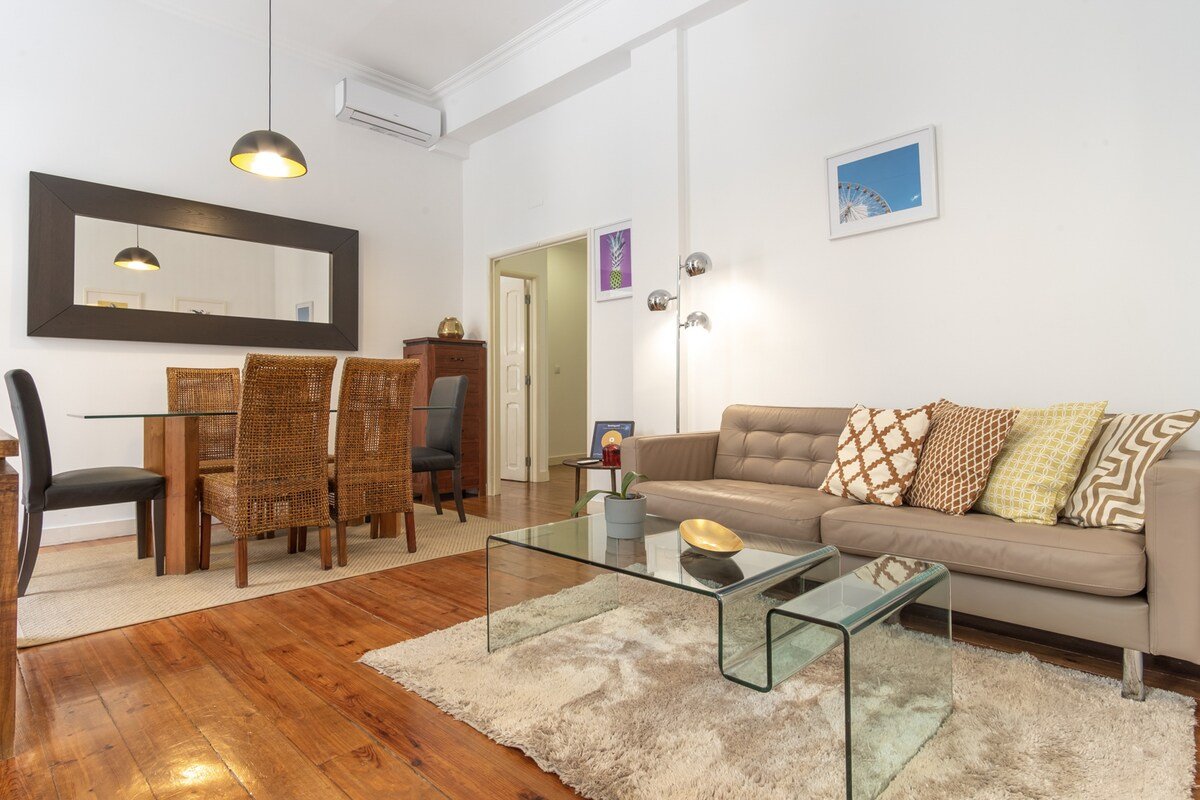 Lv Premier Baixa CR2- lift, ac, center, balcony gallery image 2