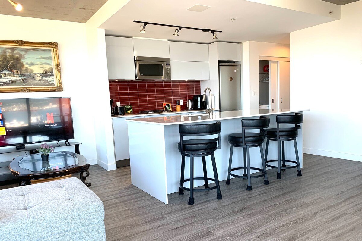 Stunning views – Gastown, 1 parking gallery image 5