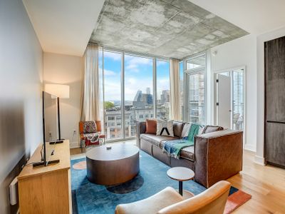 Walkable 2BR Natiivo Austin 16th-Floor