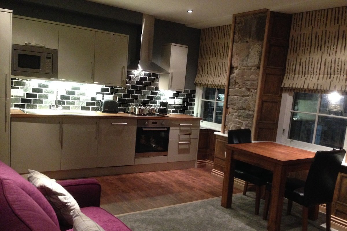 Royal Mile Old Town Edinb’gh Castle gallery image 4