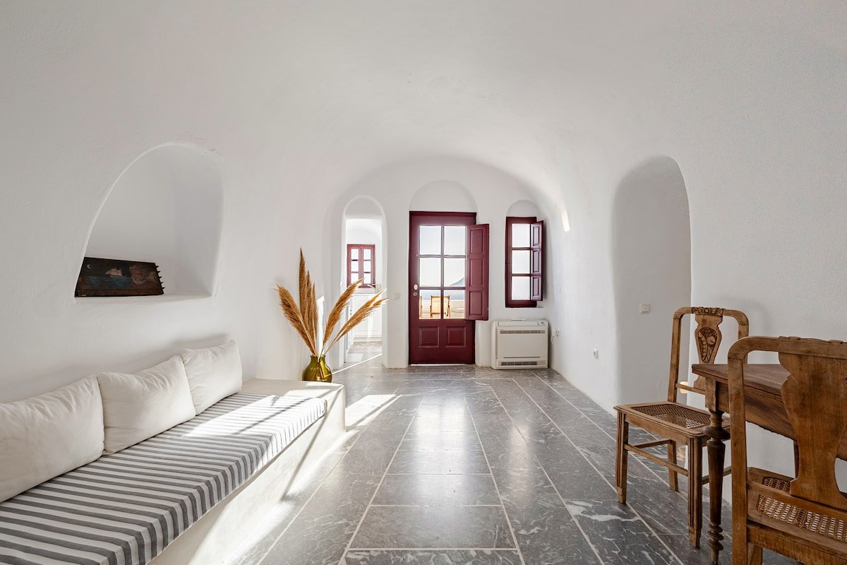 Parathira Cave Houses by Cycladica gallery image 4