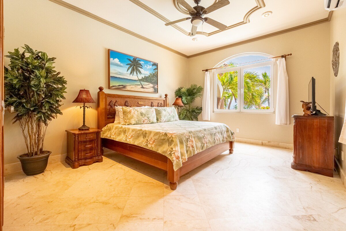 Beachfront Villa Solemar at Belizean Cove Estates gallery image 2