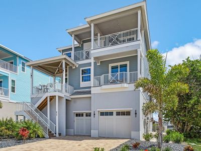 White Sands Retreat: Bay Views, Pool, Elevator