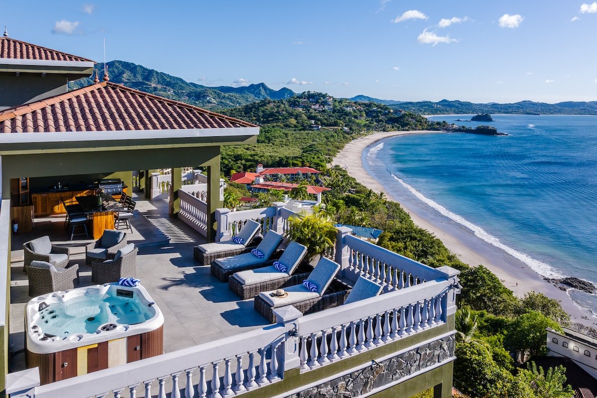 Epic 7BR Oceanview Condo with Rooftop Jacuzzi gallery image 4