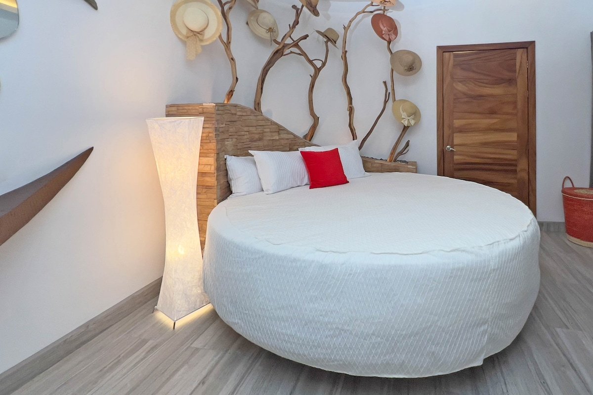 Private Resort-Oceanfront Paradise with 6 Villas gallery image 5