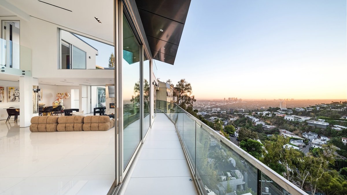 Where is Flame Kiss The fire gallery image 5