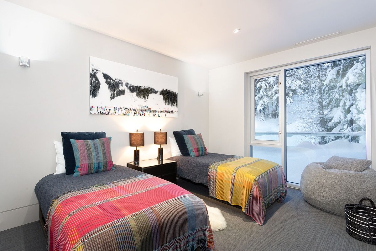 Kadenwood 2980 – Ski in Ski out, Private Pool gallery image 4