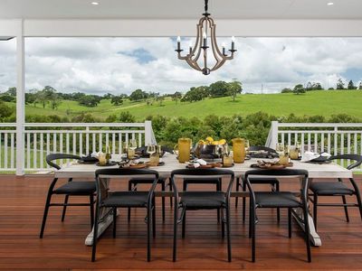 The Easton. Maleny Hinterland Retreat