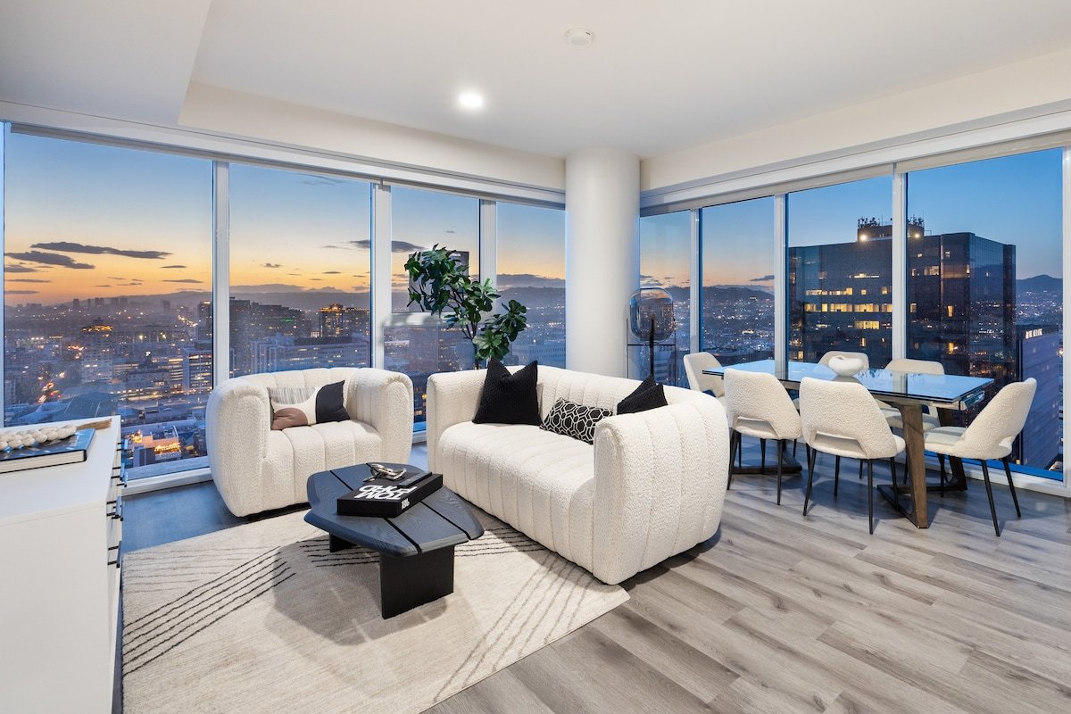 K-Town Skyline Gem – Modern 3BR gallery image 2
