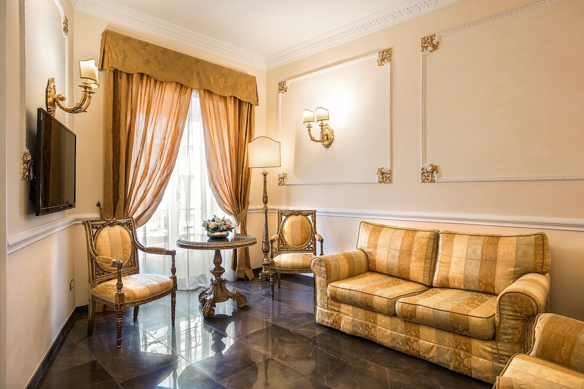 Luxury 3BR Apartment near Spanish Steps gallery image 2