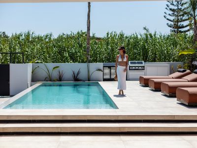 Nuera II: Modern 4BR Villa, 300m from the Beach