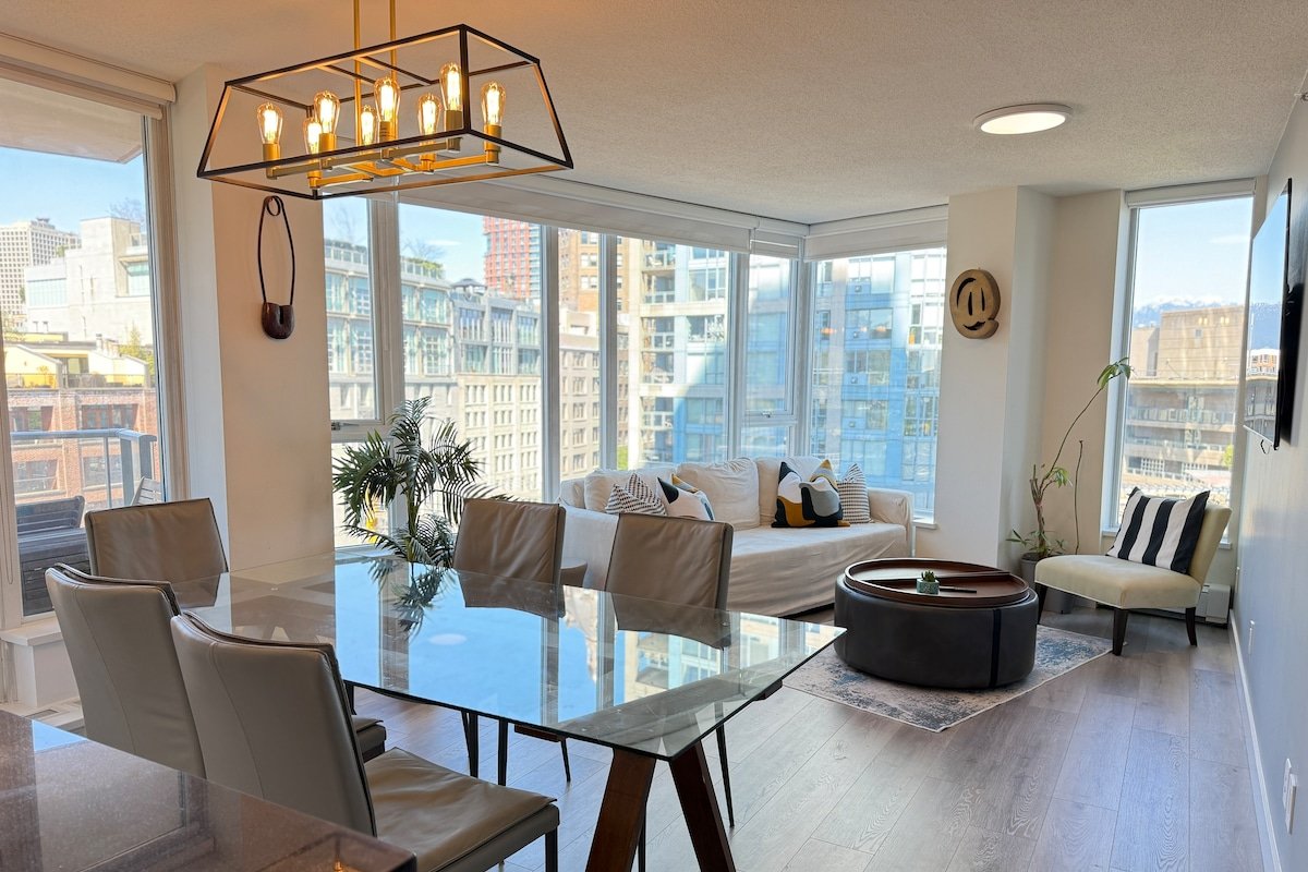 *Newly Renovated Condo* w/ Free Parking and A/C gallery image 2