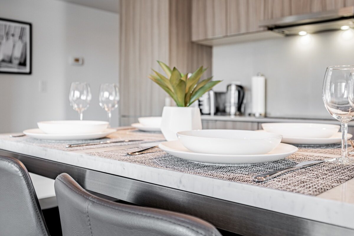 Luxury condo 2+2 /free parking on Bay Street gallery image 5