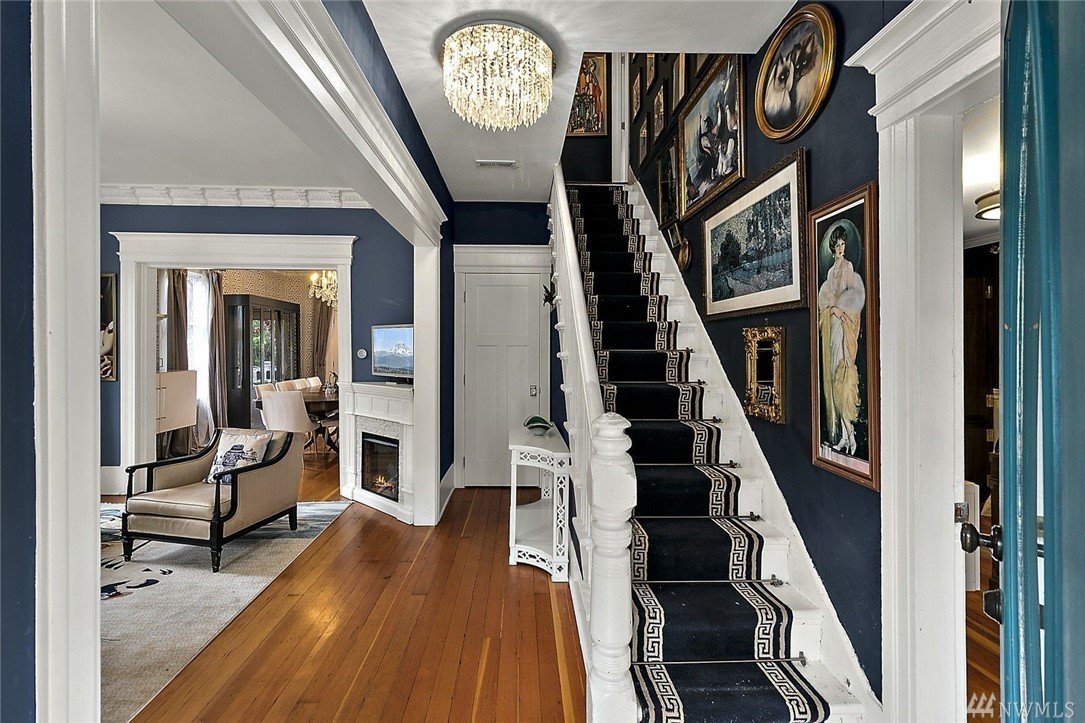 Luxury Victorian | Perfect for Families & Pets!