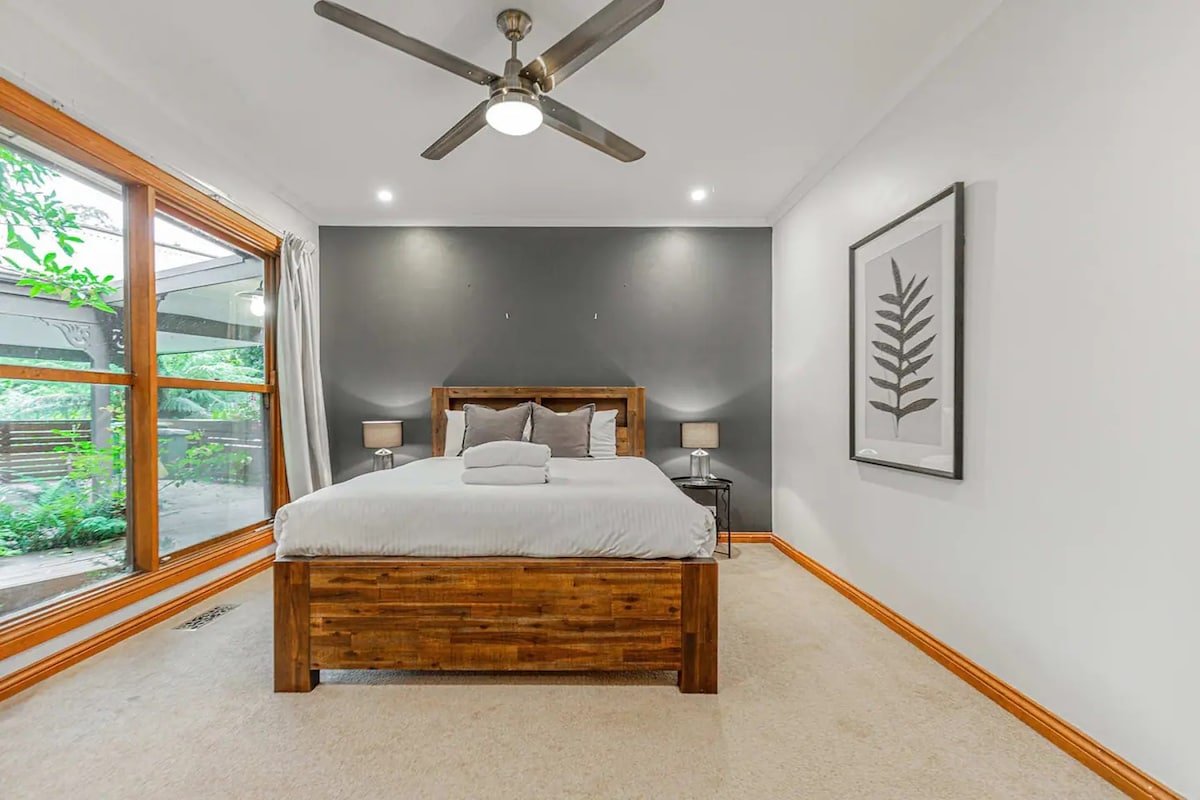 Tranquil 4 bed 2 bath Cottage with fire place gallery image 4