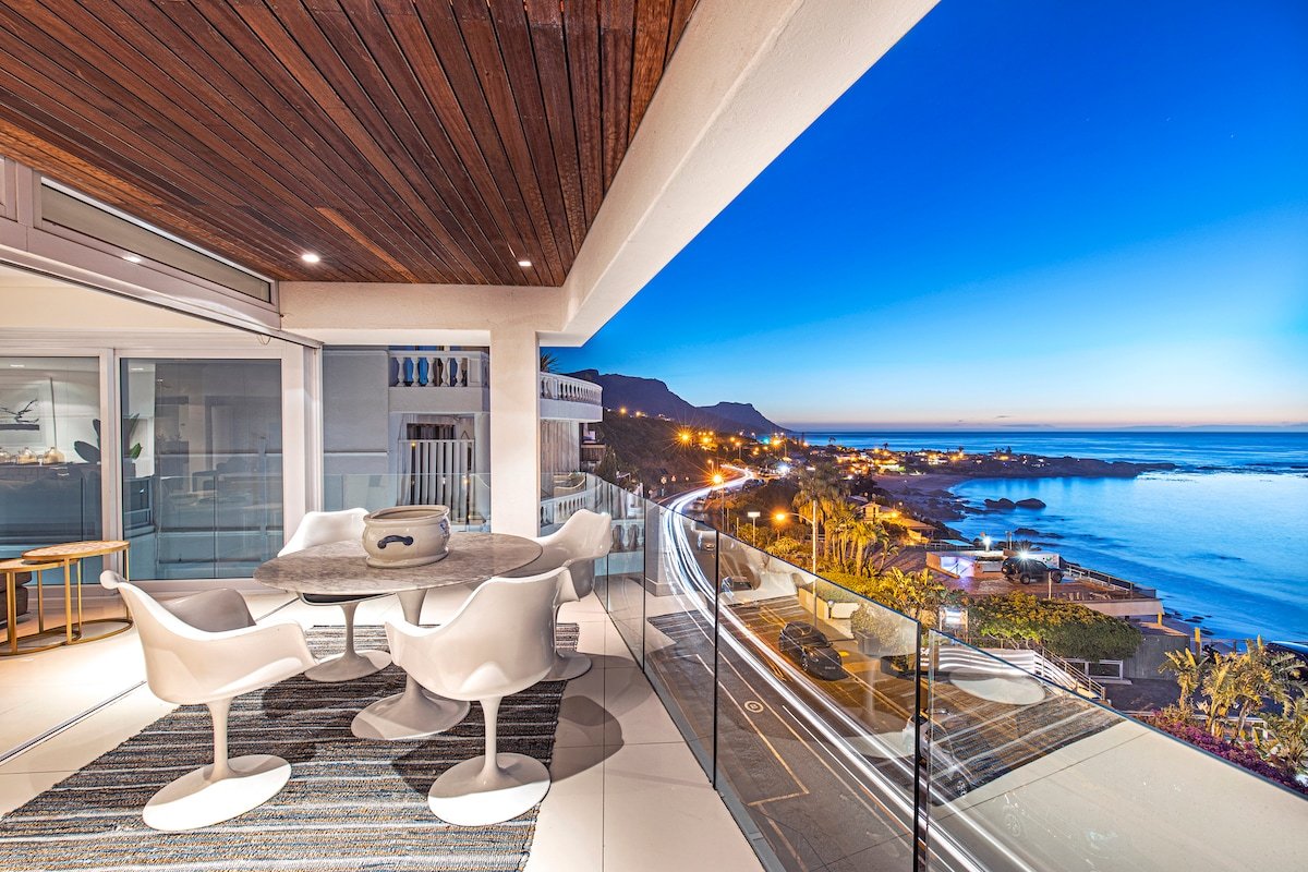 Clifton YOLO Spaces – Clifton Beachfront Penthouse gallery image 3