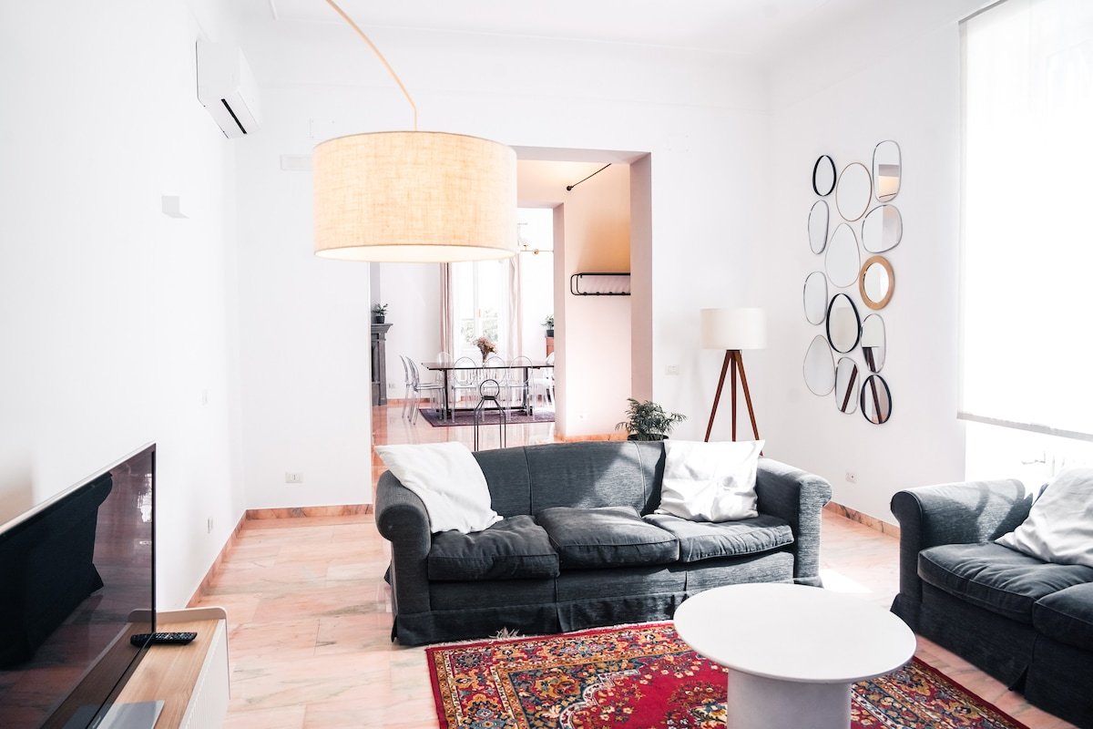 VILLA LINA | Skyearth Liberty Villa | 5′ from tube gallery image 3