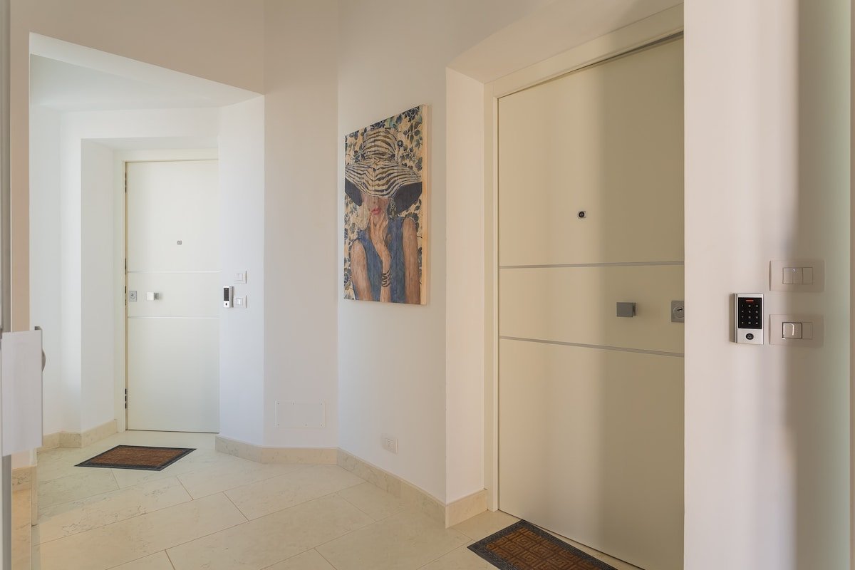 Palazzo Lux Stays Sleeps 9 – pool, beach, centre gallery image 4