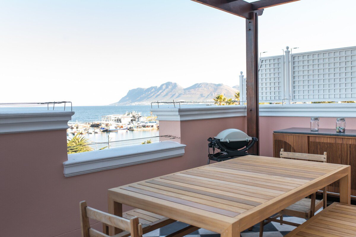 Penthouse in The Majestic Village, Kalk Bay gallery image 3