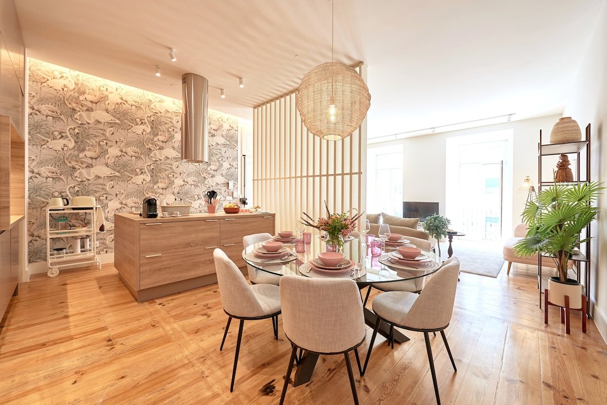 NEW!Beautiful Design Apt in City Center_3BR_2WC_AC gallery image 3