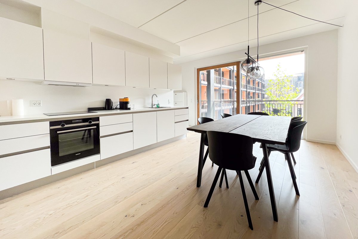 Minimalist 3-Bedroom Apt-Urban Comfort + Courtyard