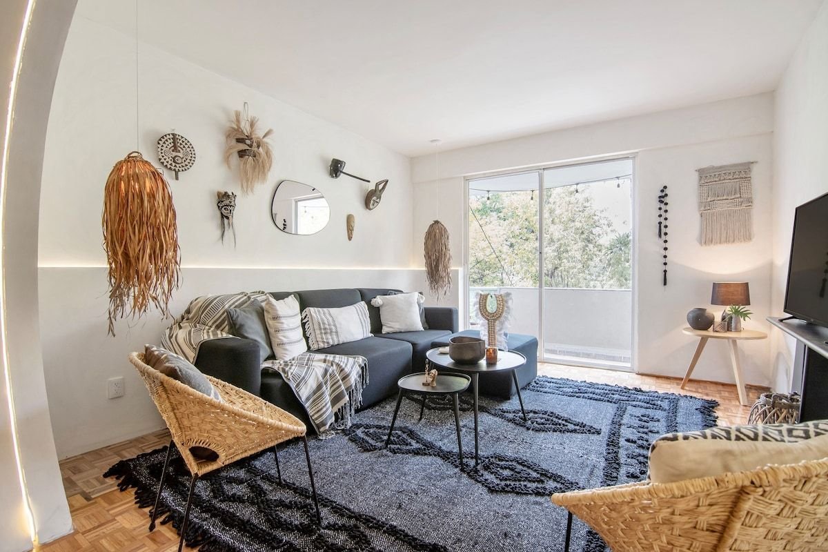 Tribal Bohemian Top Floor with balcony in Condesa gallery image 2