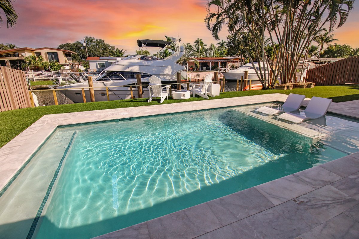 Upscale FL Waterfront Heaven, Heated Pool, Jacuzzi