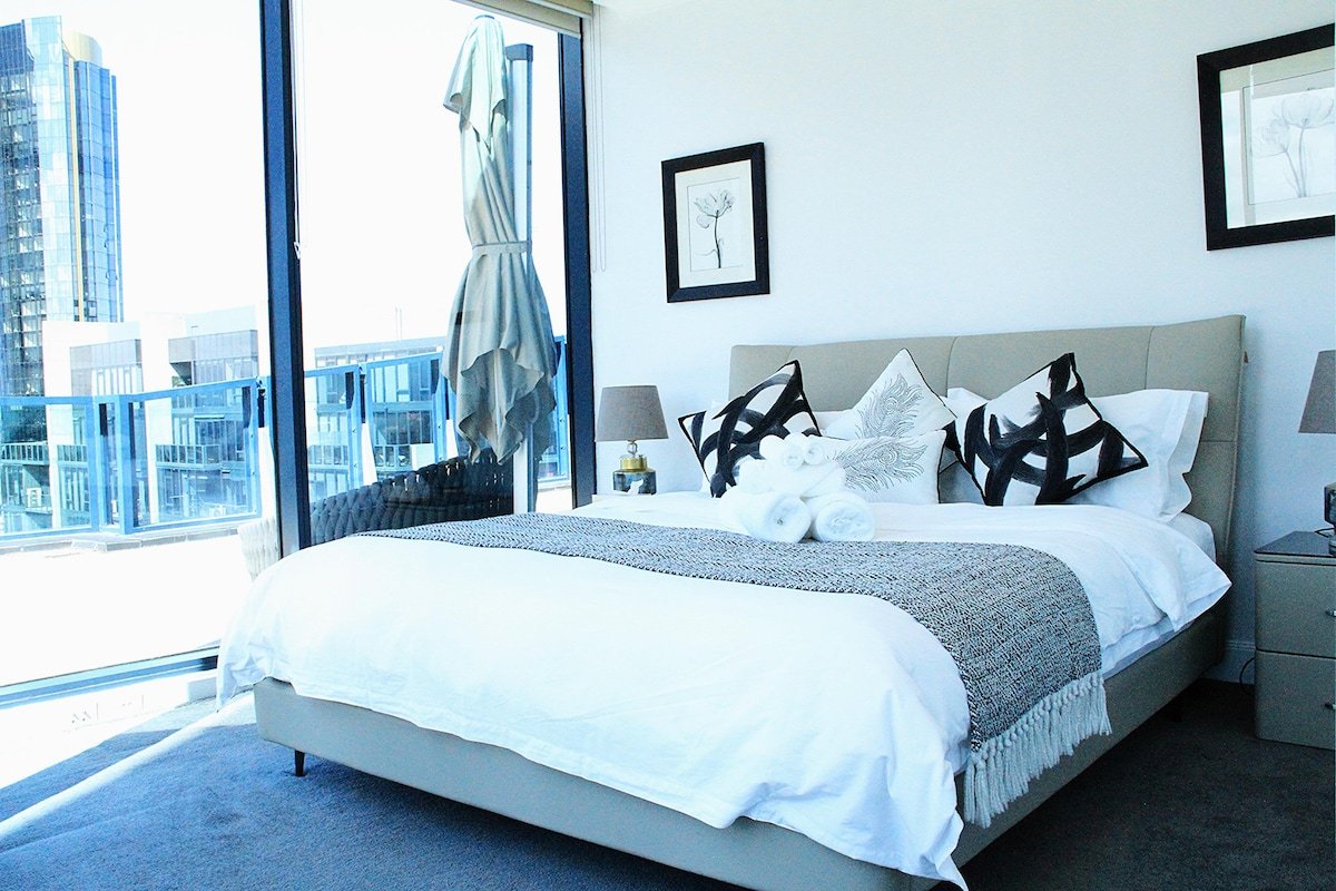 Southbank Penthouse 3BR with Amazing Balcony gallery image 3