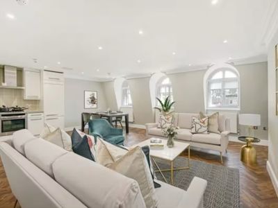 Mr Bond Luxury Mayfair Residence