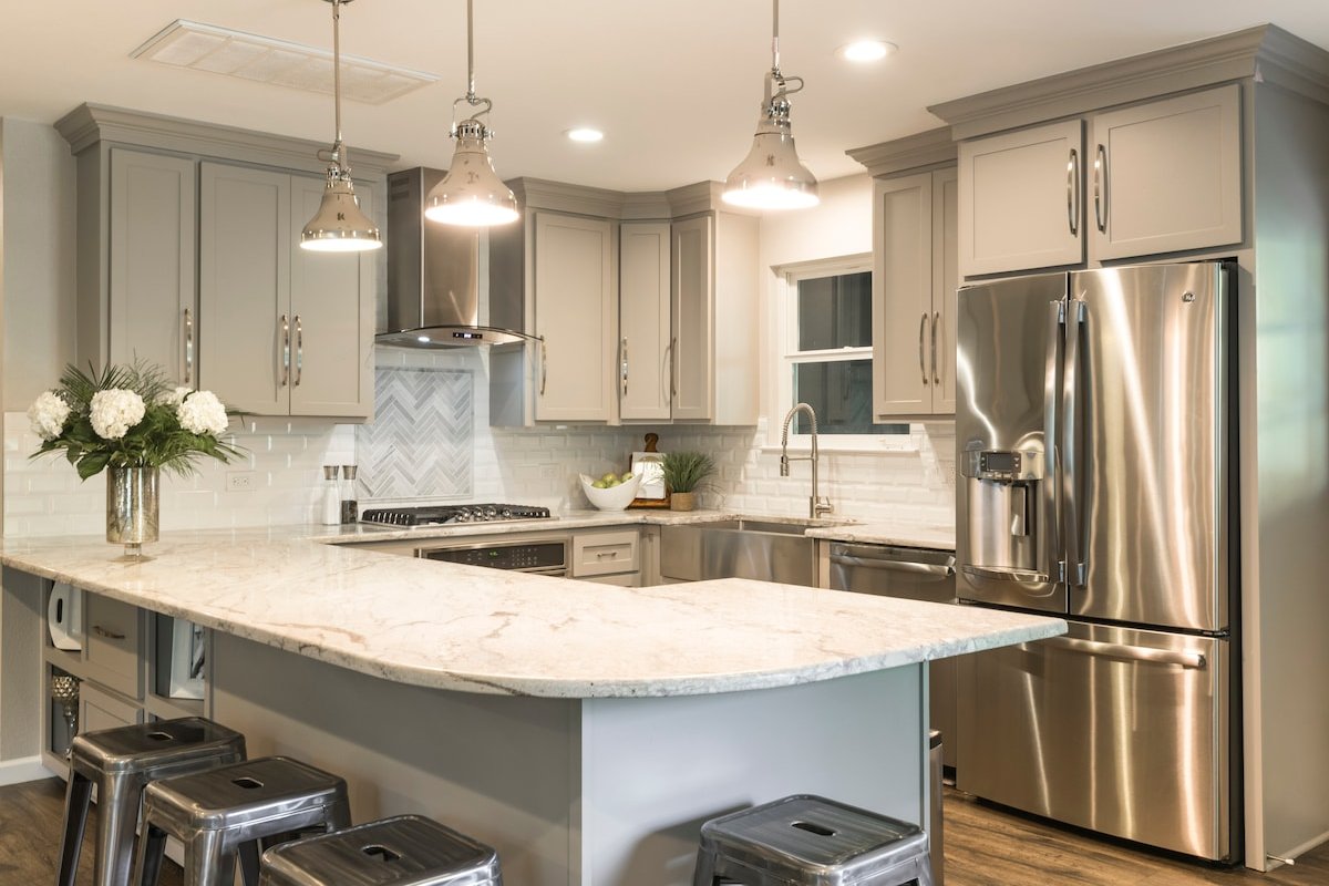 Ideal location for UT Football & great food! gallery image 4