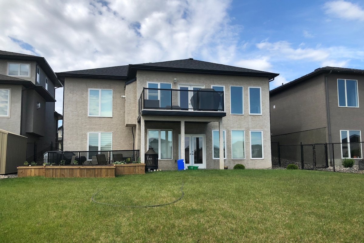 Waterfront views and tranquil neighborhood. gallery image 3