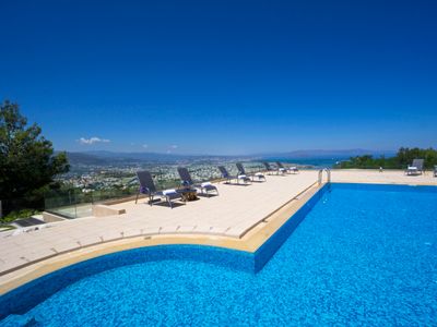 Golden Key Villa, 13 BD, private pool, sea views!