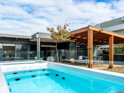 Ultimate Luxury family Home With Spa Pool