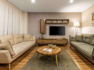 Deluxe Two Bedroom Apartment with Garden