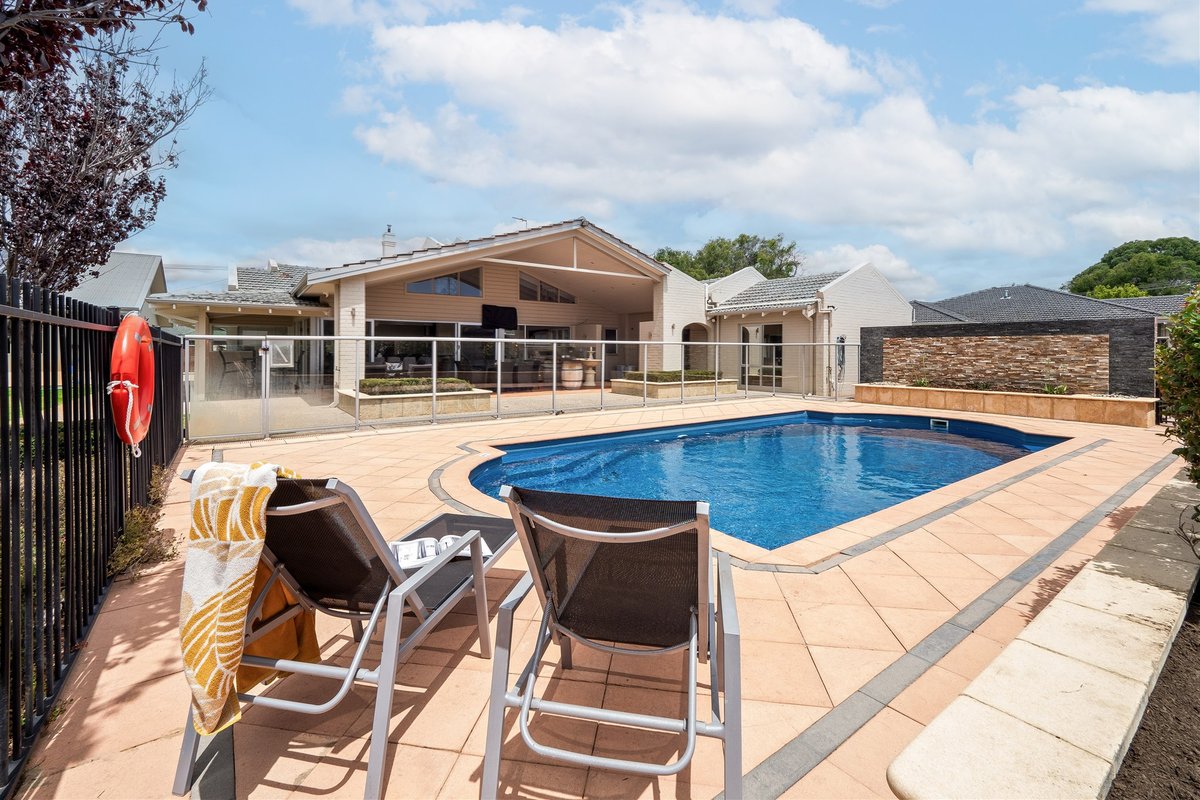 The Ranch—Beachside Pool Retreat with Tennis Court