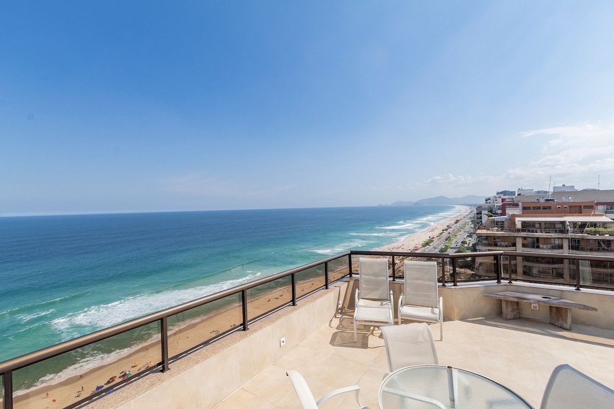 Oceanfront Penthouse with Hot Tub and Suites gallery image 4