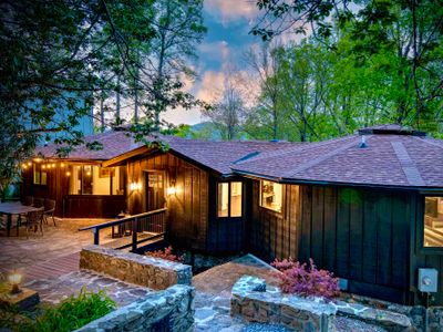 Sophisticated, modern, & unique. 5 miles downtown