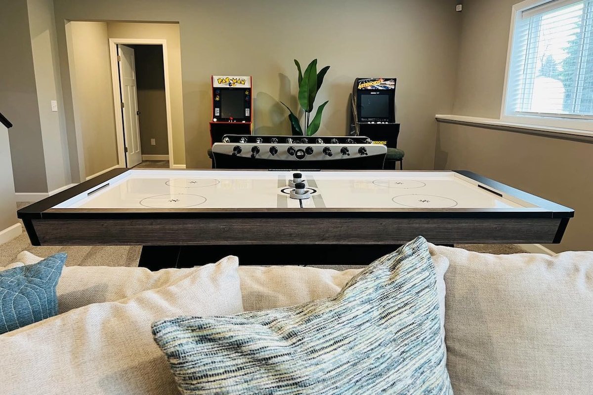 Game Room, Play Room, In-Law Suite, Sleeps 18 gallery image 4